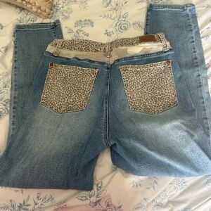 Judy Blue Light Blue Jeans with Leopard Print Pockets